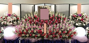 家族葬の花祭壇　